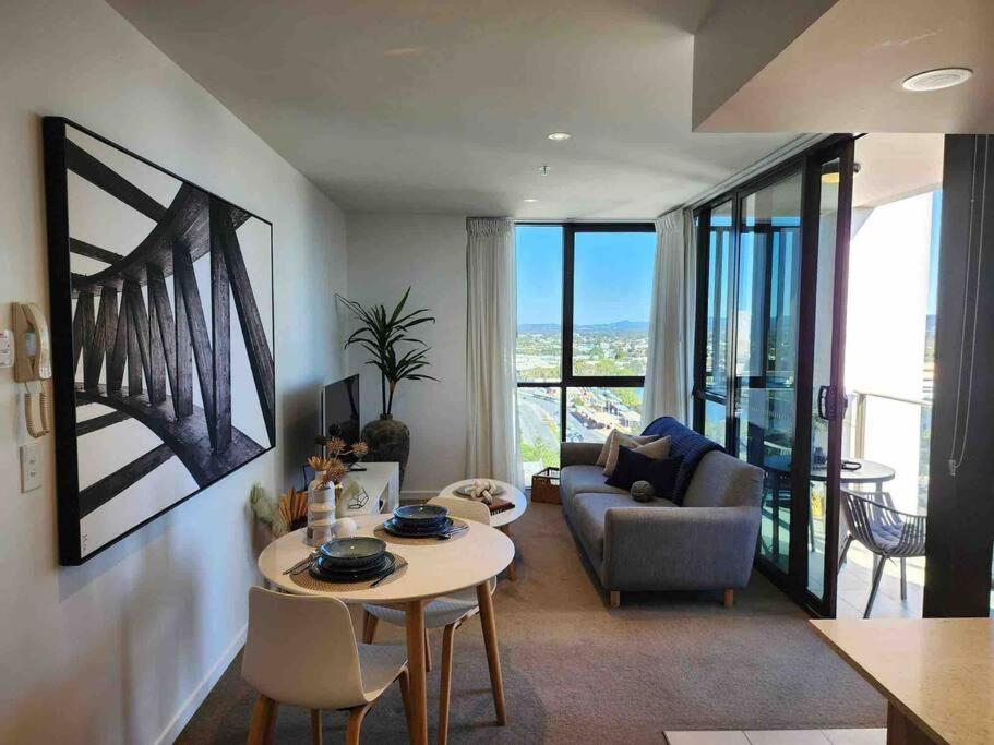 Broadbeach Business Or Leisure Gold Coast Exterior photo